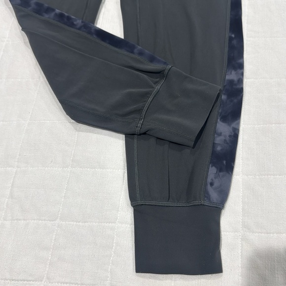 Lululemon Align Joggers - Picture 4 of 13